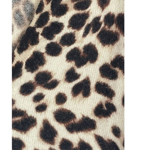 Equipment Cashmere Oversized Sweater Womens Medium Leopard Print White V-Neck - Picture 6 of 6